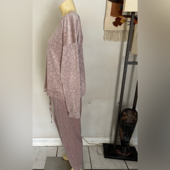 Nicole Miller Women's Leopard Print lounge Pajama Set Size Large - Picture 3 of 7